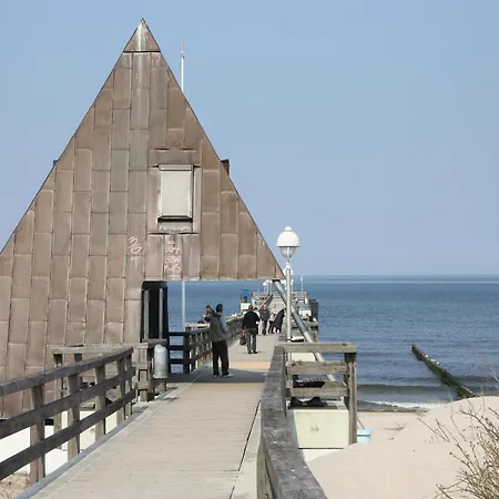 Mit Strandkorb Und Terrasse In